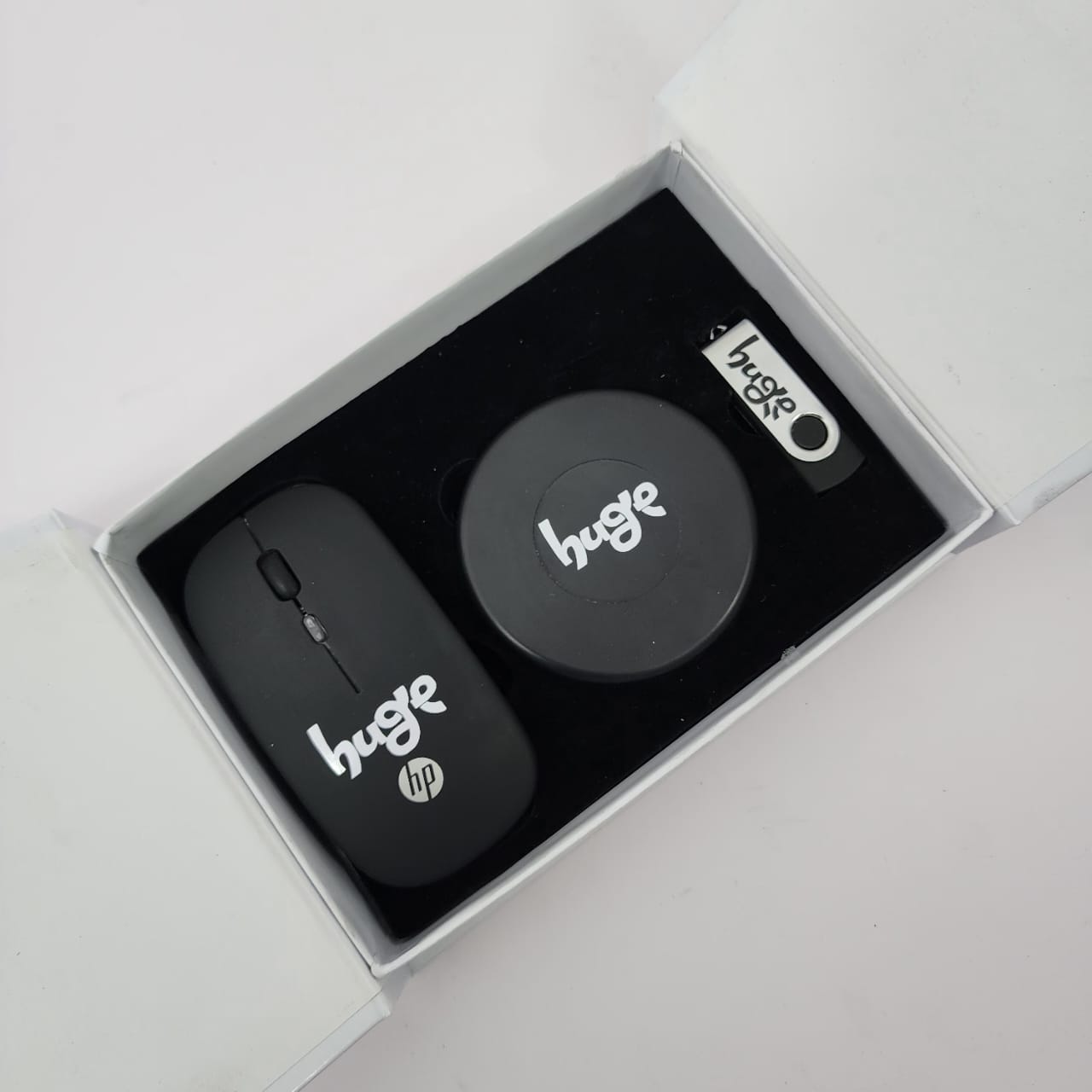 Bluetooth Mouse, Multi-Cable Kit & Flash Drive - Image 3