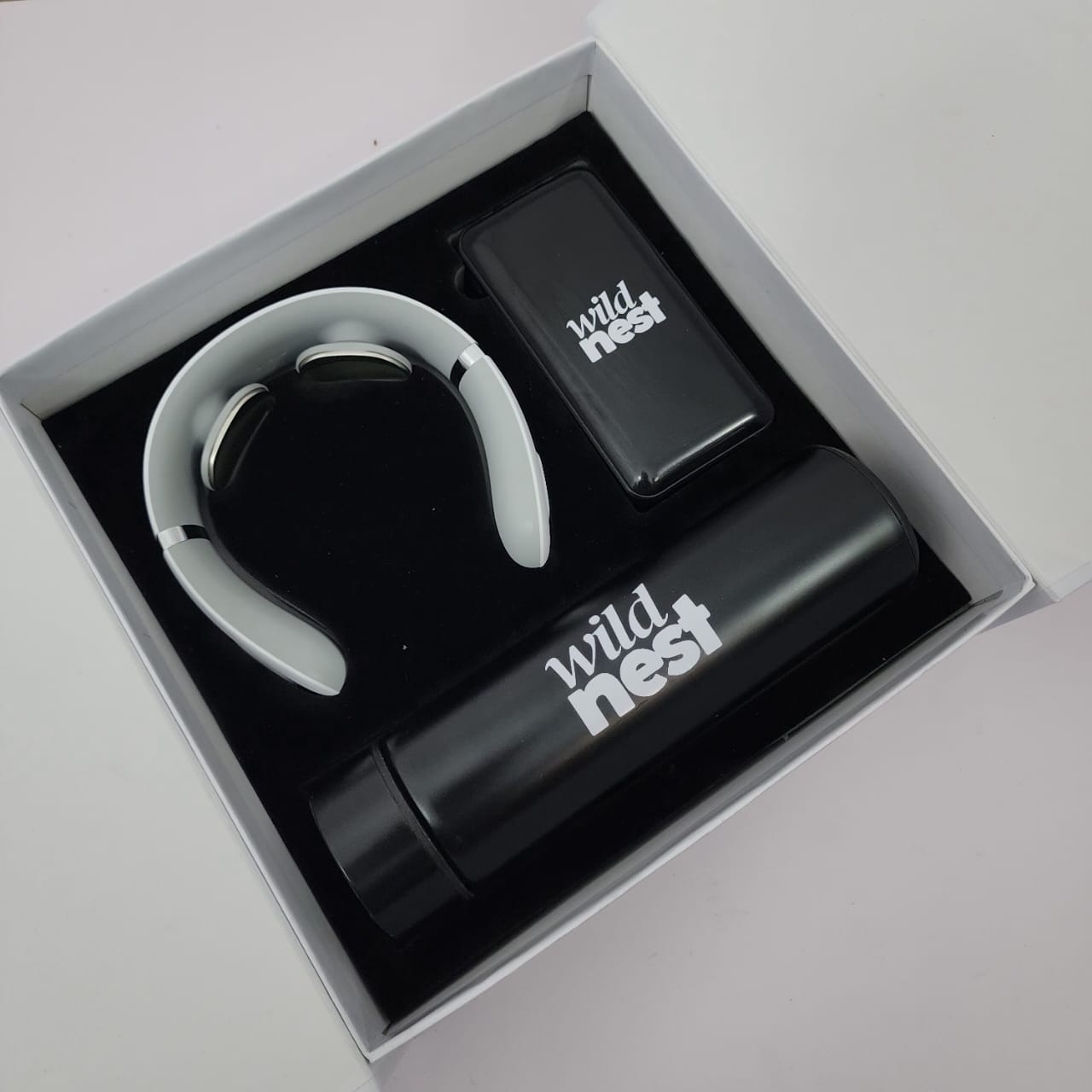 Smart Flask, Neck Massager & Powerbank Set - Image 3